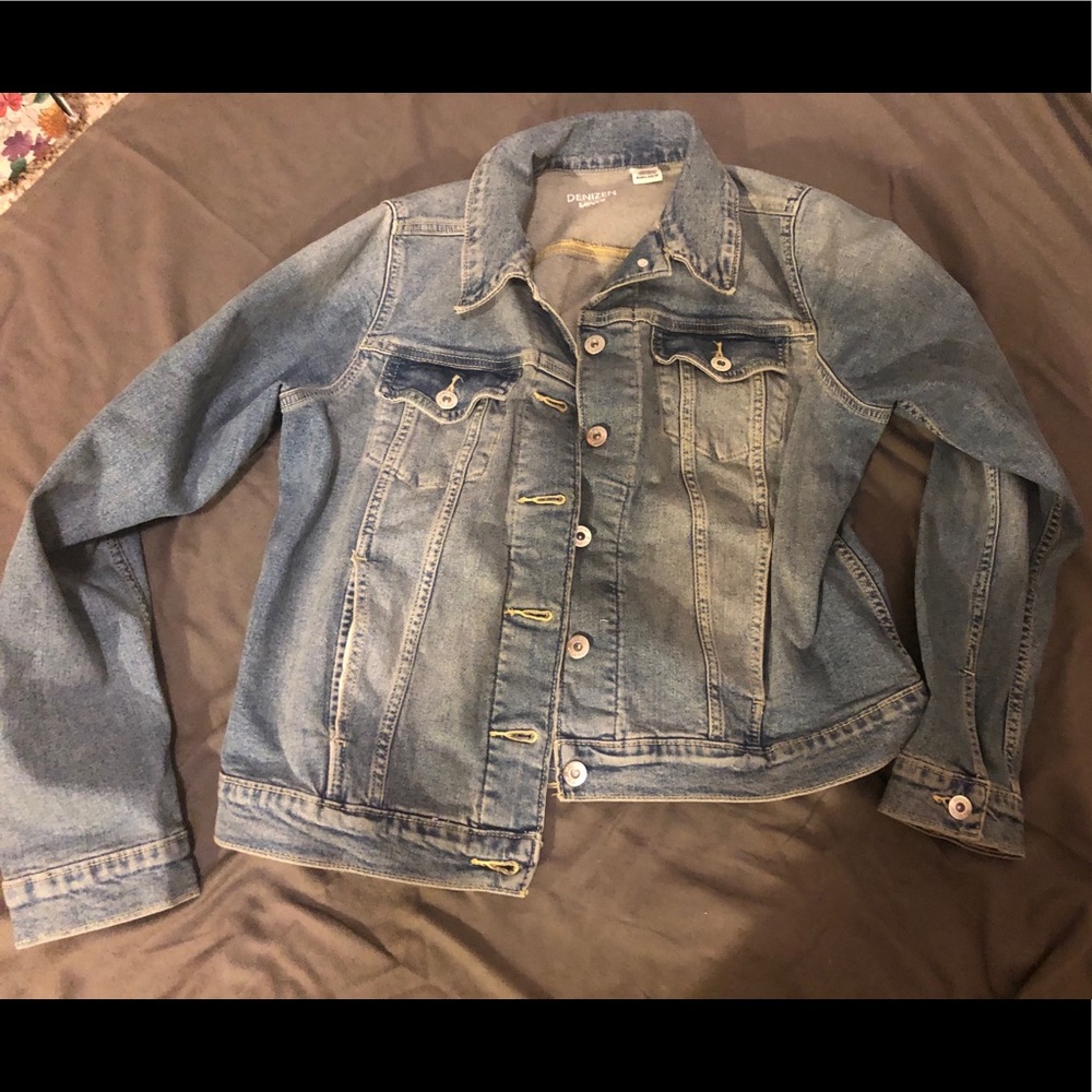 💬 Vintage Jean Jacket 💬